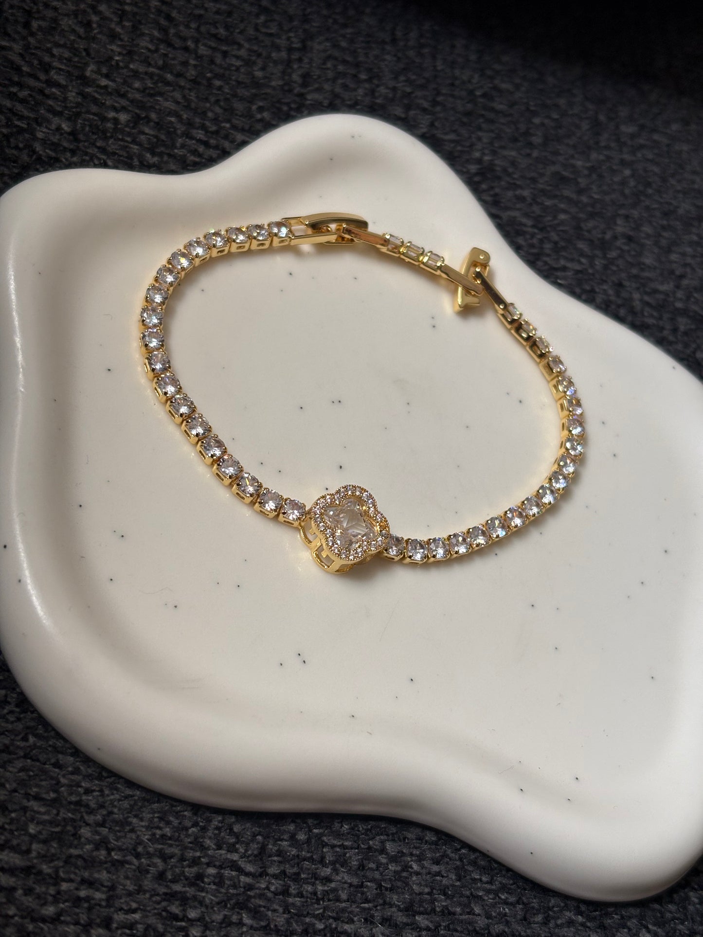 Diamond glow bracelet