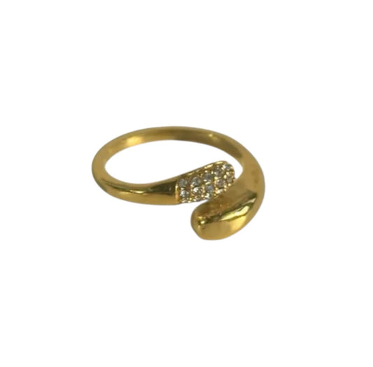 Diamond hug ring
